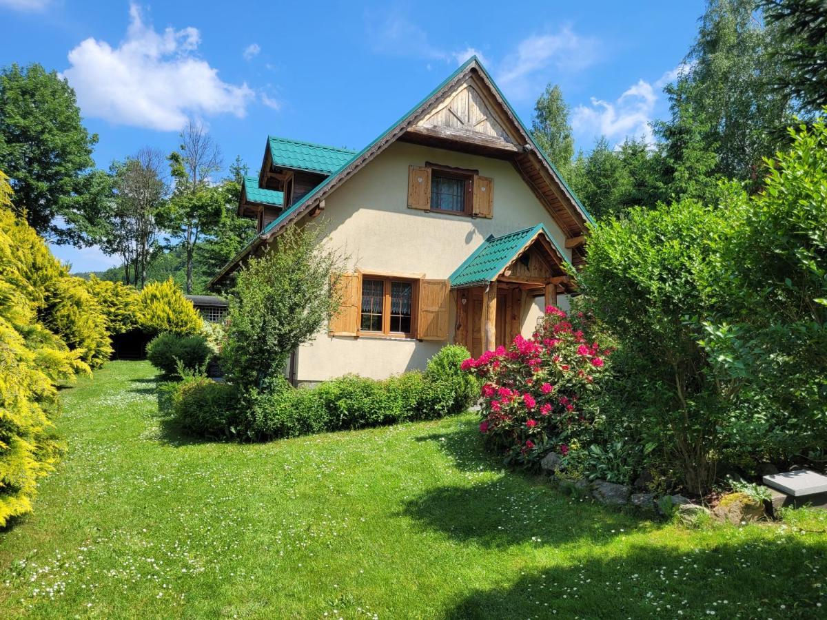 Dom W Gorach Sowich Niedzwiedzia Gawra, Holiday home *