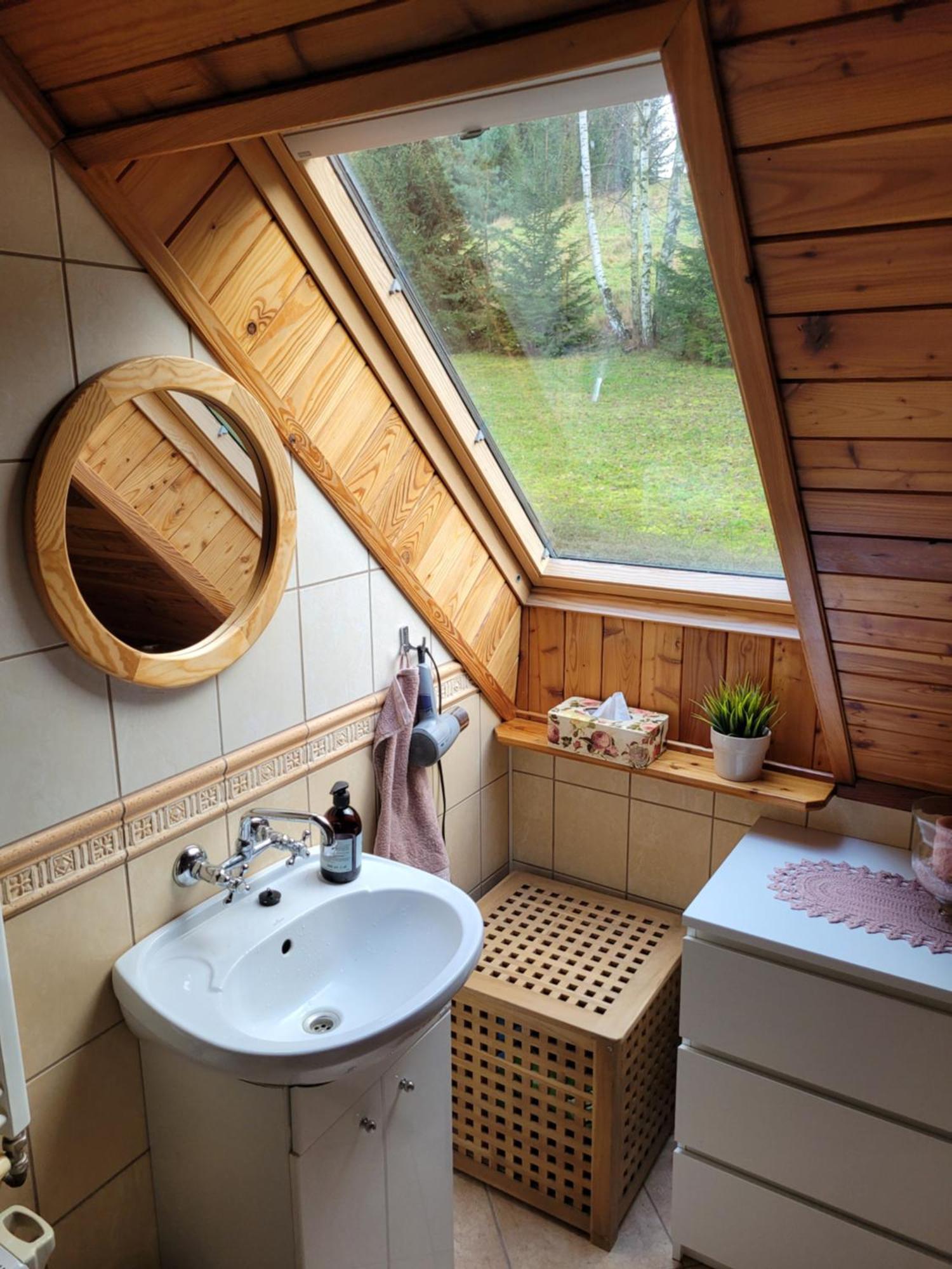 Holiday home Dom W Gorach Sowich Niedzwiedzia Gawra, *