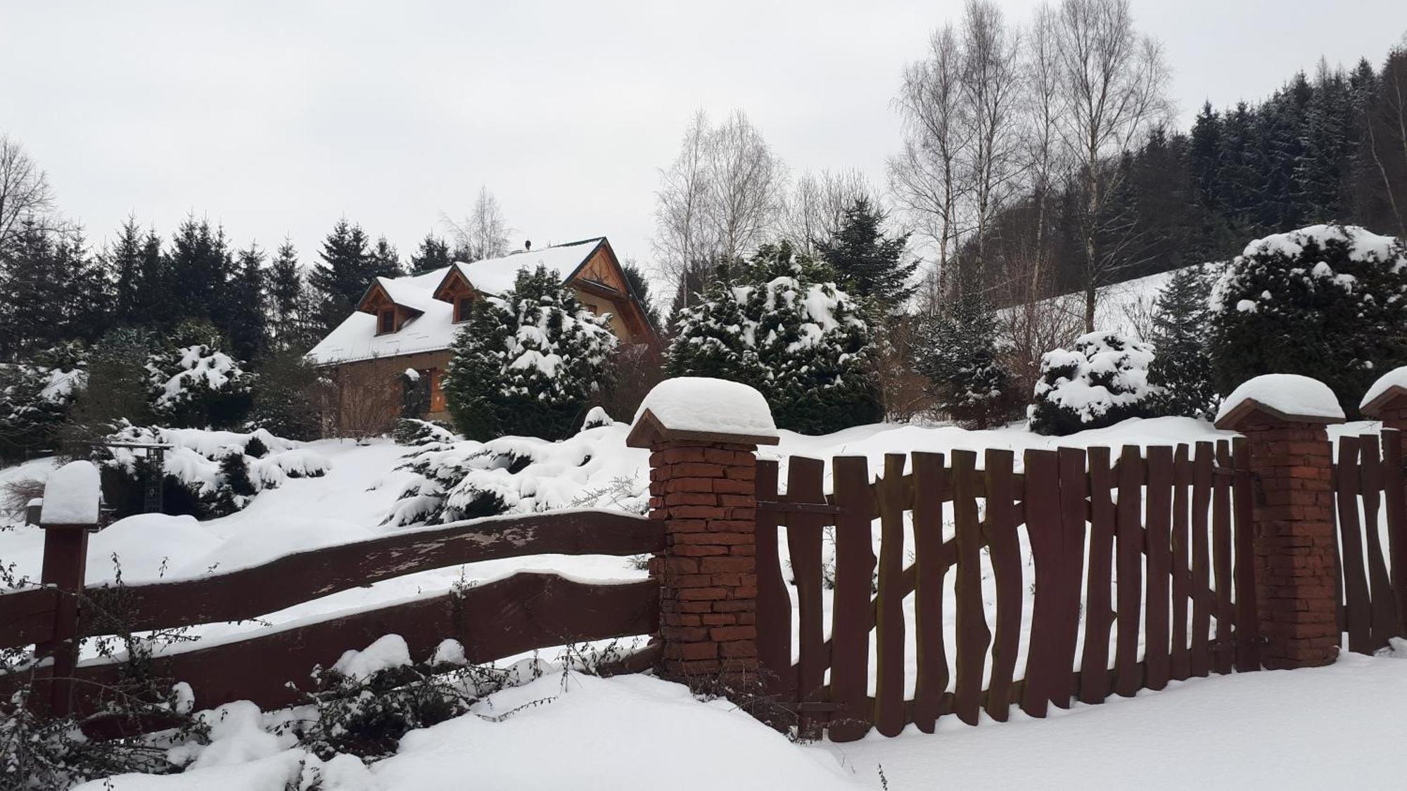 Holiday home Dom W Gorach Sowich Niedzwiedzia Gawra, *