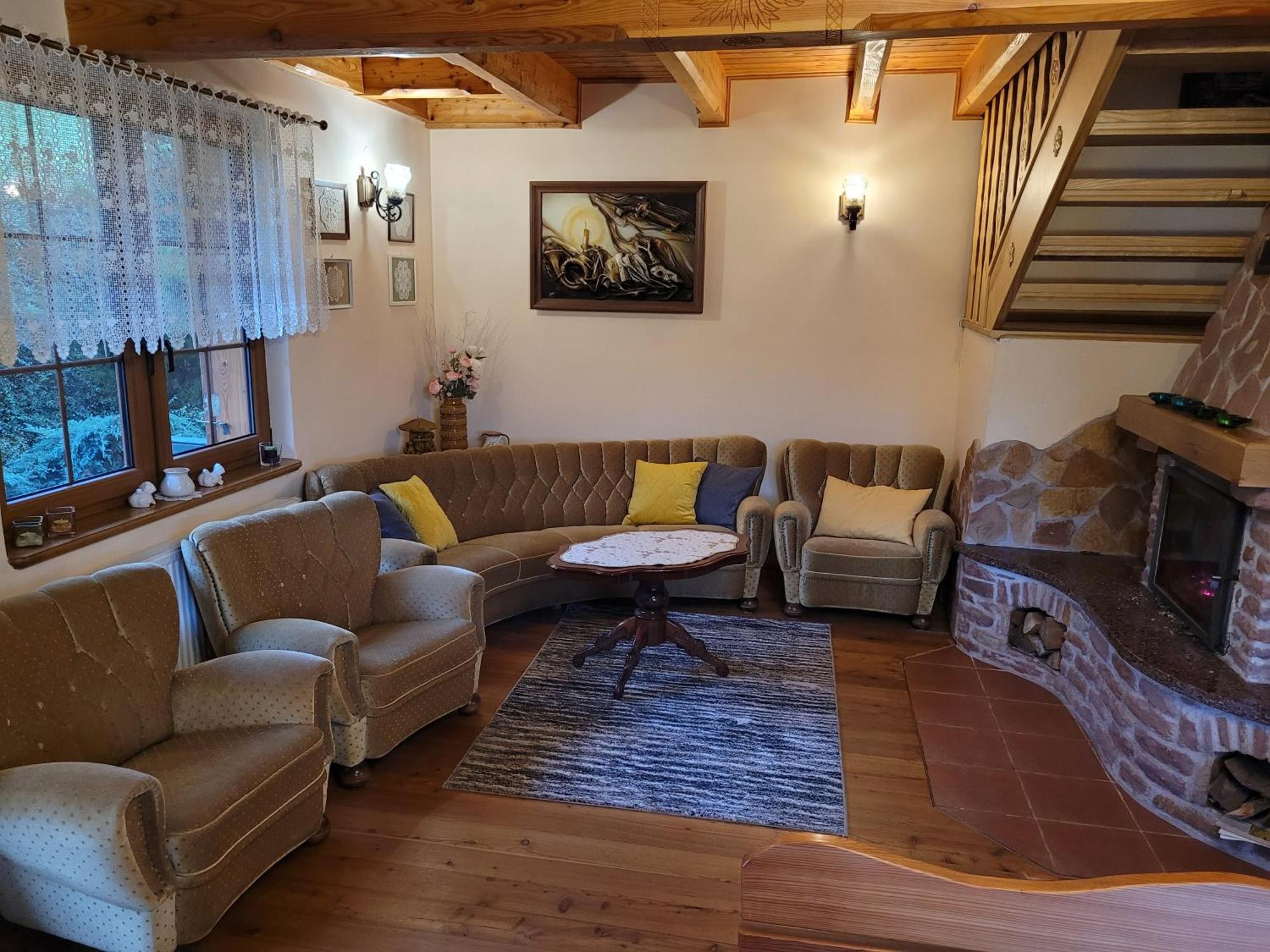 Dom W Gorach Sowich Niedzwiedzia Gawra, Michalkowa